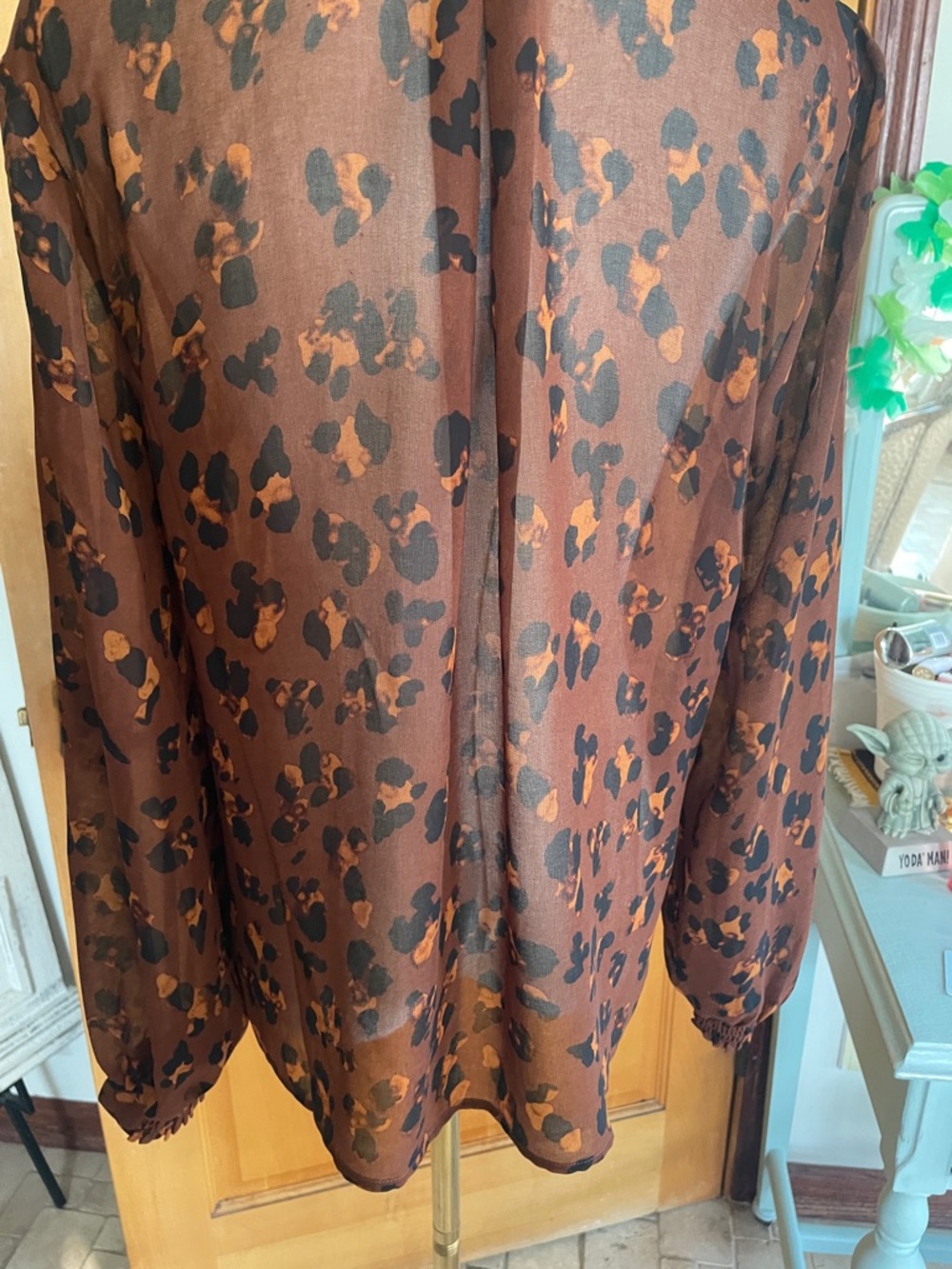 Cabi Gorgeous Semi Sheer Brown Animal Print Ruffle Neck Blouse Small - Picture 14 of 15